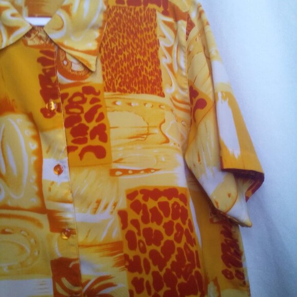 New Gear Shirt L Women Short Sleeve Button Up Animal Print Orange Yellow - Picture 10 of 16